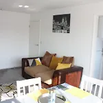 Exquisite And Modern 2 Bed Maisonette