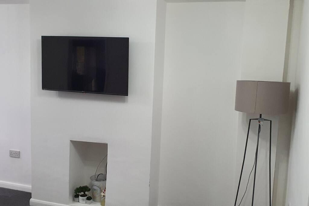 Exquisite And Modern 2 Bed Maisonette *