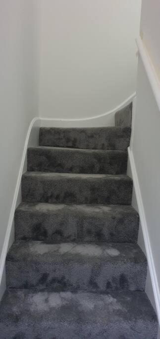 Exquisite And Modern 2 Bed Maisonette