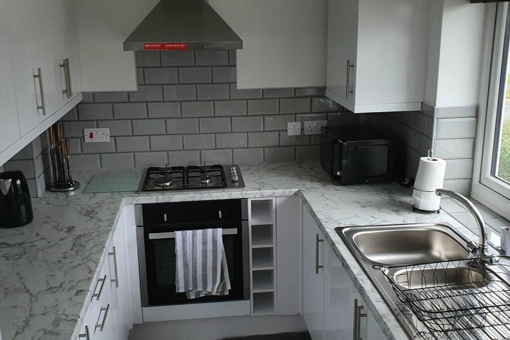 Exquisite And Modern 2 Bed Maisonette *