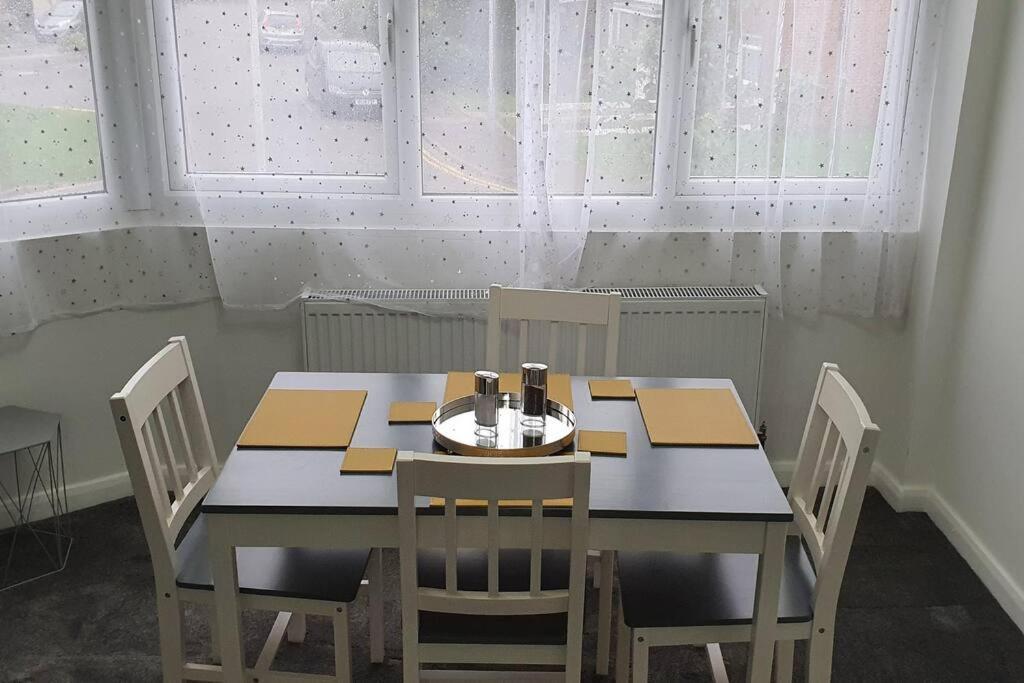 Holiday home Exquisite And Modern 2 Bed Maisonette