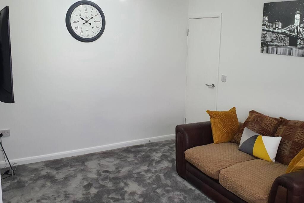 Holiday home Exquisite And Modern 2 Bed Maisonette Harmondsworth