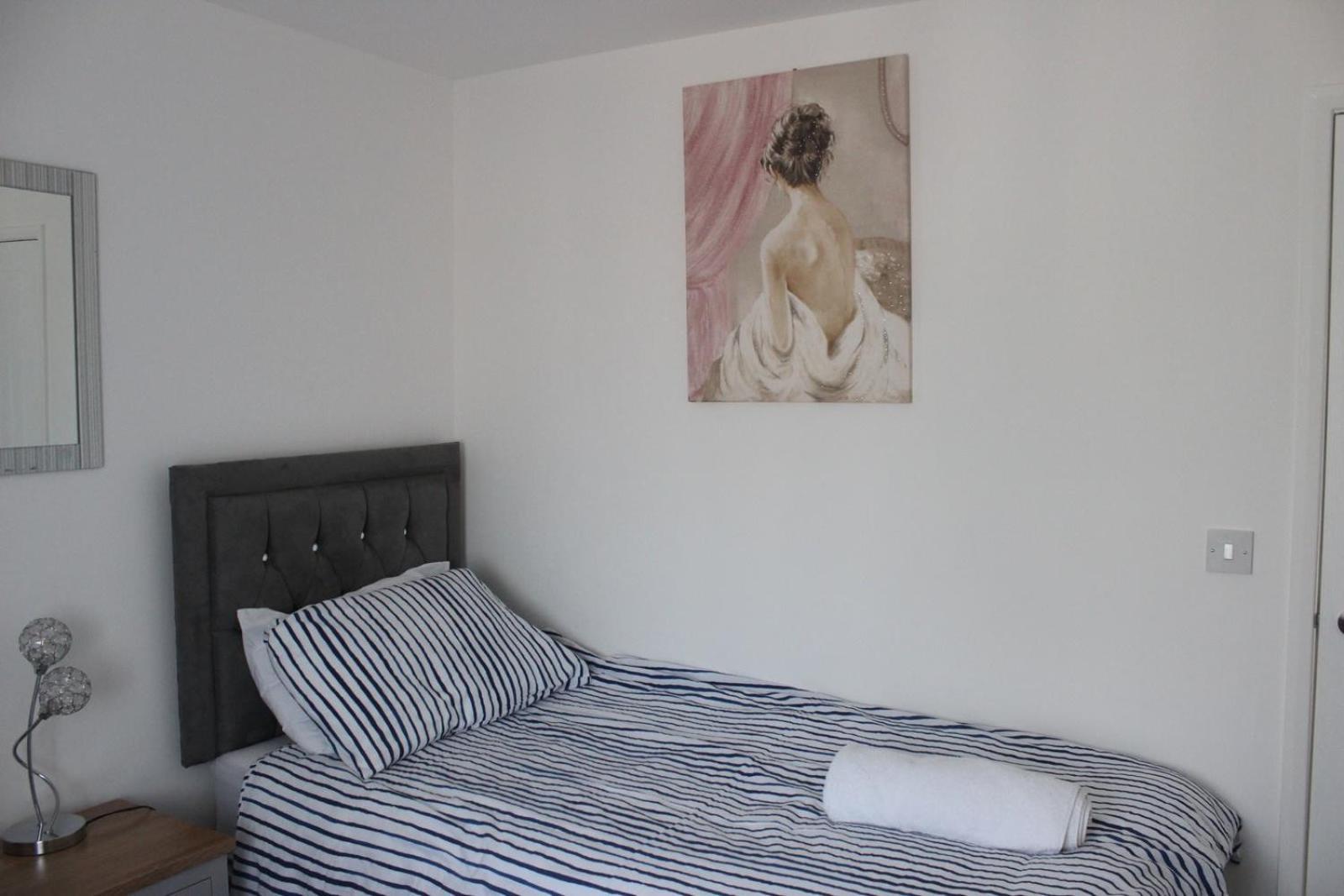 Exquisite And Modern 2 Bed Maisonette *