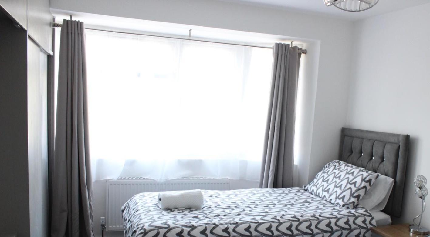 Exquisite And Modern 2 Bed Maisonette